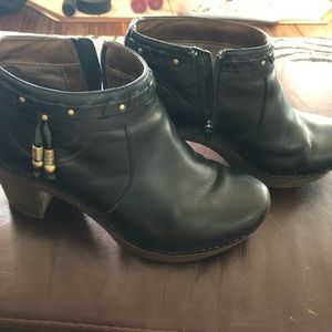 Dansko Dabney black ankle bootie size 39